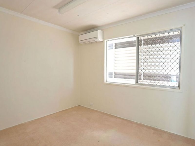 Photo - 37 Banks Crescent, Mount Isa QLD 4825 - Image 7