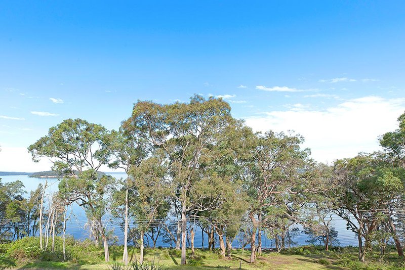 Photo - 37 Beach Road, Wangi Wangi NSW 2267 - Image 4