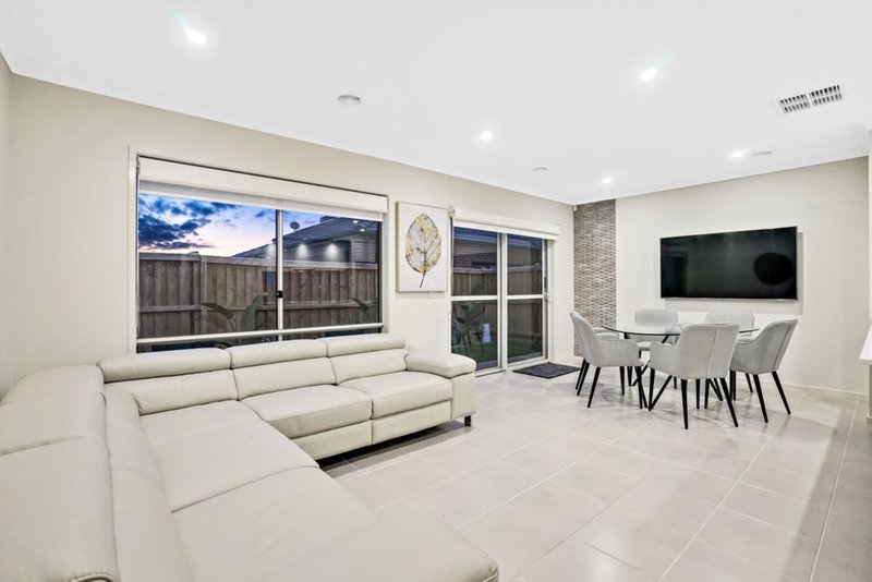 Photo - 37 Beckworth Blvd , Tarneit VIC 3029 - Image 5