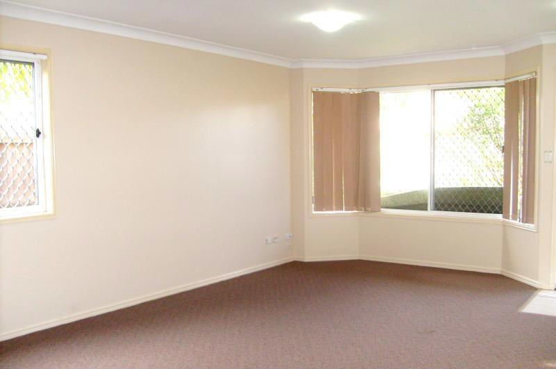 Photo - 37 Benbek Circuit, Sunnybank Hills QLD 4109 - Image 2