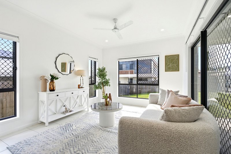 Photo - 37 Benhiam Street, Calamvale QLD 4116 - Image 3