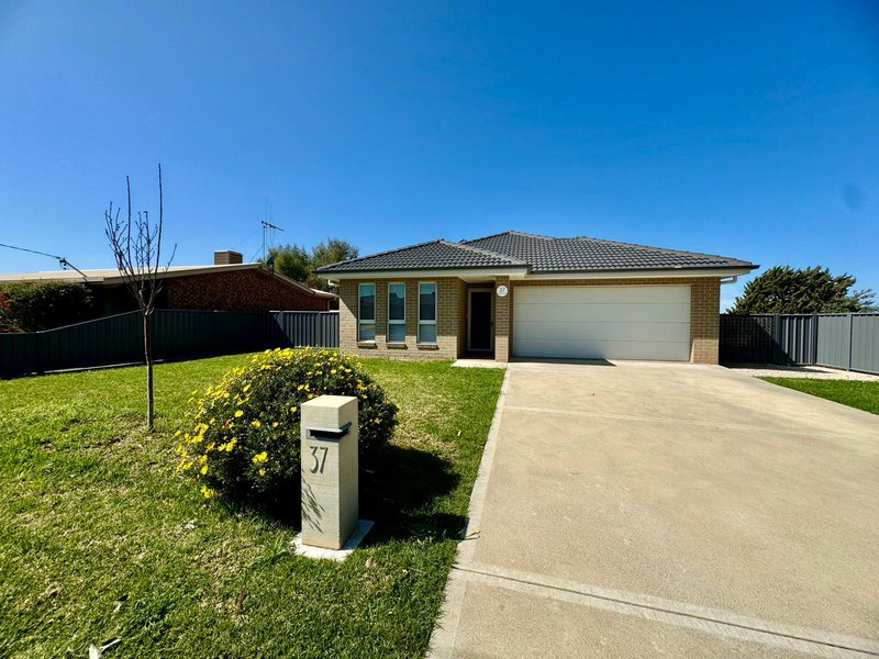 37 Blaxland Street, Parkes NSW 2870