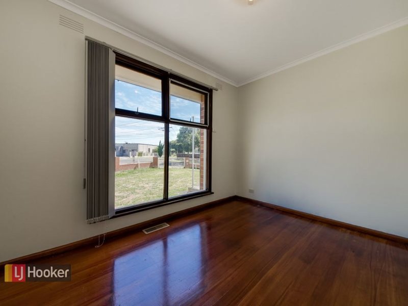 Photo - 37 Boronia Avenue, Dandenong North VIC 3175 - Image 9