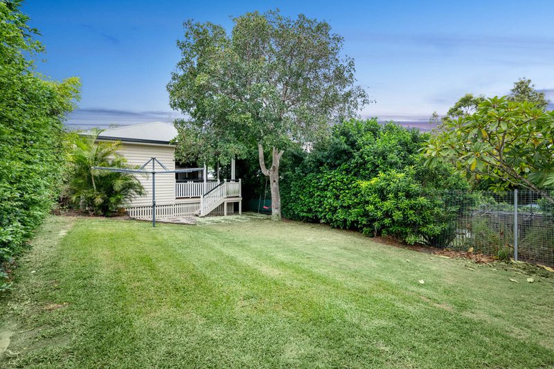 Photo - 37 Boronia Avenue, Holland Park West QLD 4121 - Image 15