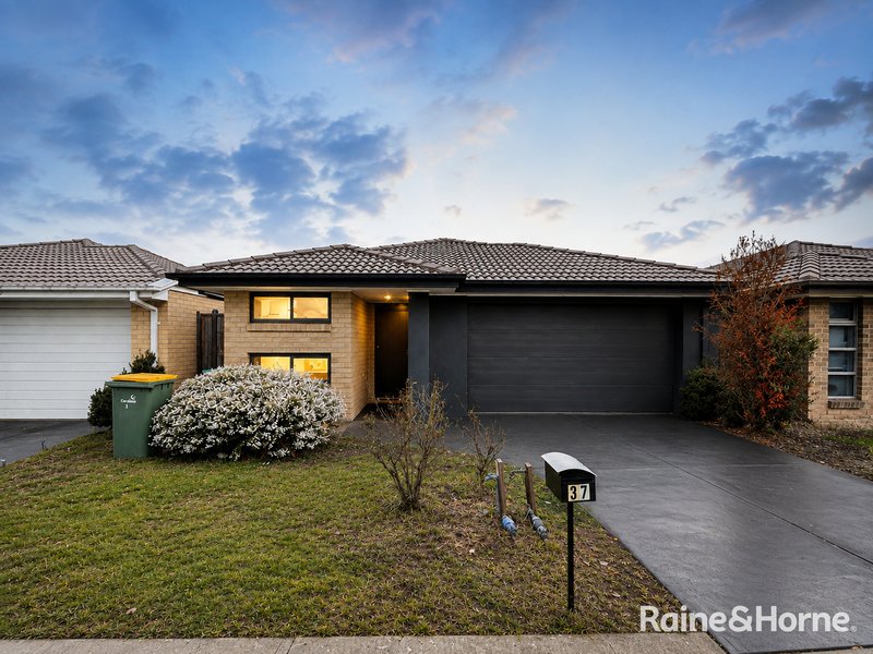 Photo - 37 Botany Way, Pakenham VIC 3810 - Image 1