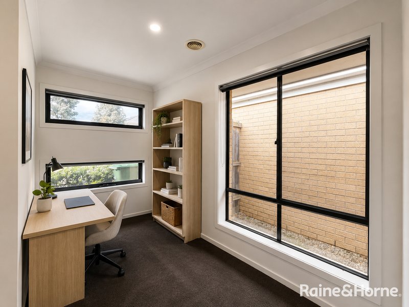 Photo - 37 Botany Way, Pakenham VIC 3810 - Image 2