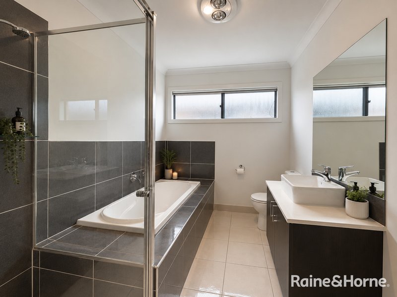 Photo - 37 Botany Way, Pakenham VIC 3810 - Image 10
