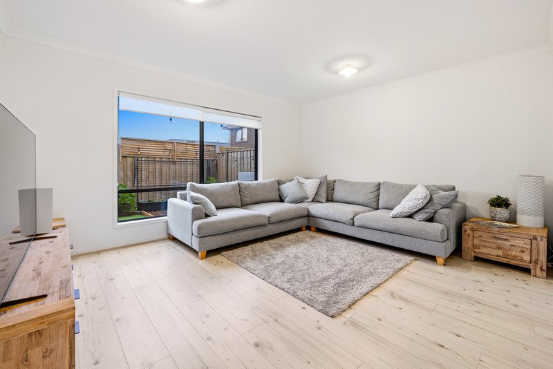 Photo - 37 Brentham Crescent, Werribee VIC 3030 - Image 5