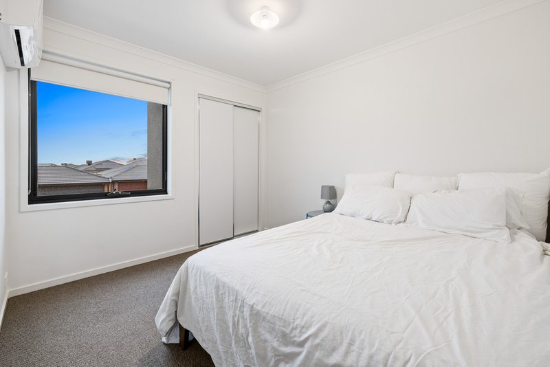 Photo - 37 Brentham Crescent, Werribee VIC 3030 - Image 11