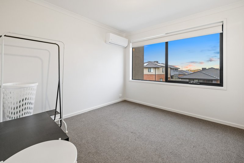 Photo - 37 Brentham Crescent, Werribee VIC 3030 - Image 13