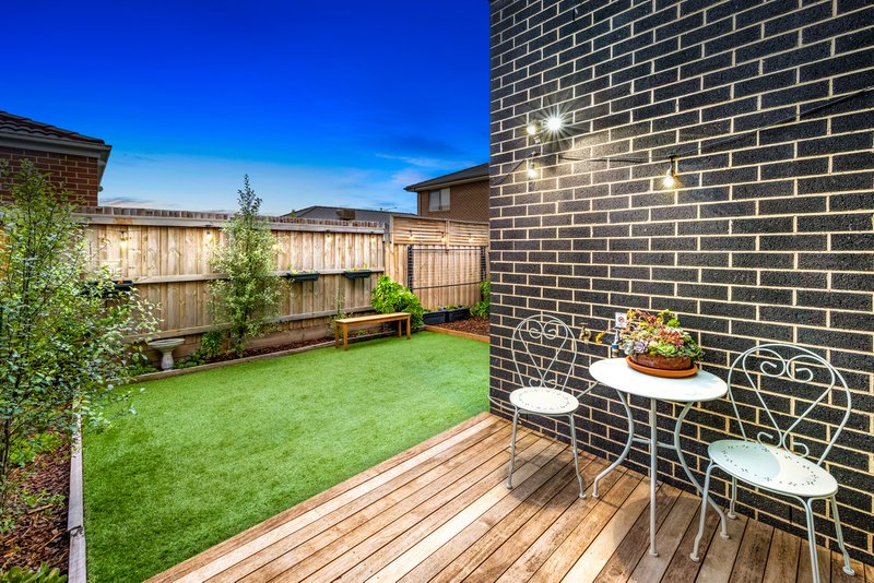 Photo - 37 Brentham Crescent, Werribee VIC 3030 - Image 15