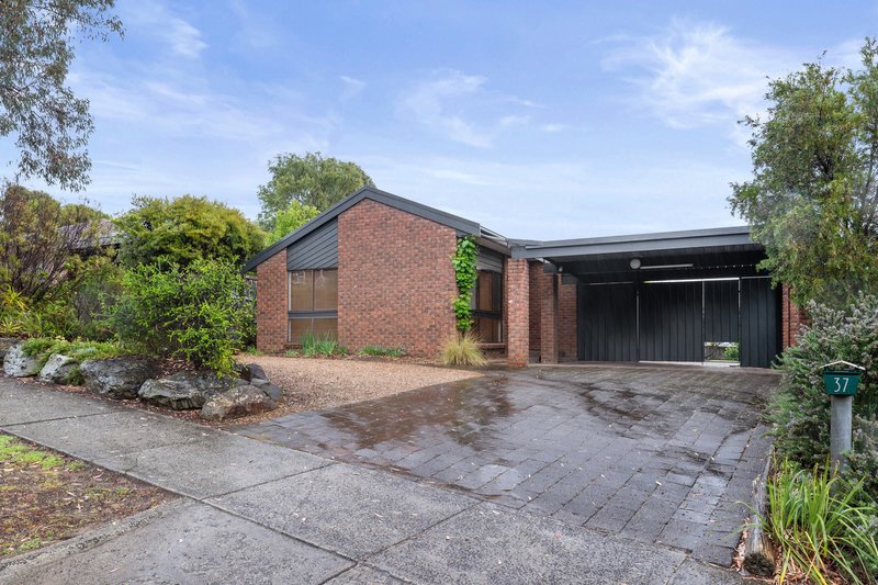 Photo - 37 Brentwick Drive, Greensborough VIC 3088 - Image 1