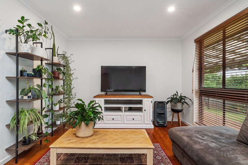 Photo - 37 Brentwick Drive, Greensborough VIC 3088 - Image 2