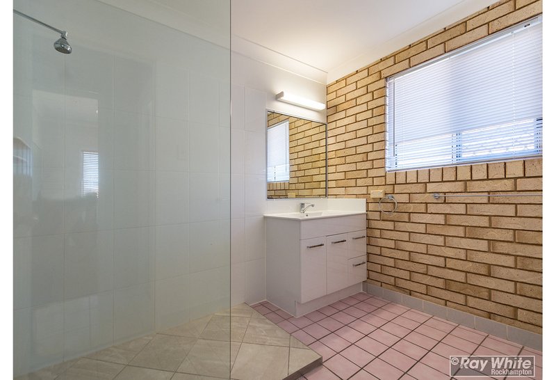 Photo - 37 Bulman Street, Norman Gardens QLD 4701 - Image 4