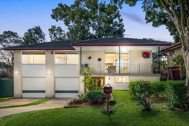 37 Caesar Road, Ferny Hills QLD 4055