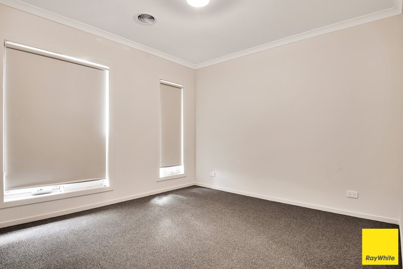 Photo - 37 Calibre Avenue, Craigieburn VIC 3064 - Image 3