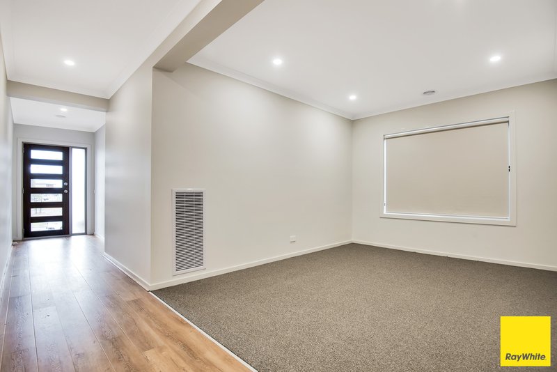 Photo - 37 Calibre Avenue, Craigieburn VIC 3064 - Image 4