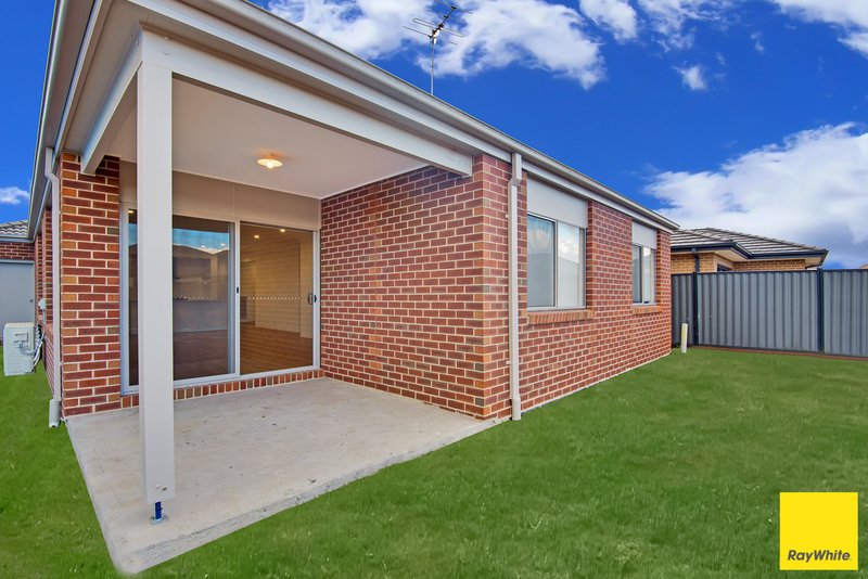 Photo - 37 Calibre Avenue, Craigieburn VIC 3064 - Image 10