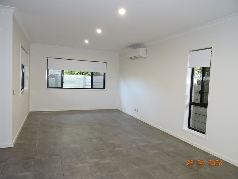 Photo - 37 Cambridge Way, Ripley QLD 4306 - Image 3