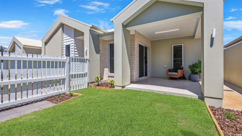 Photo - 37 Catto Street, Centenary Heights QLD 4350 - Image 2