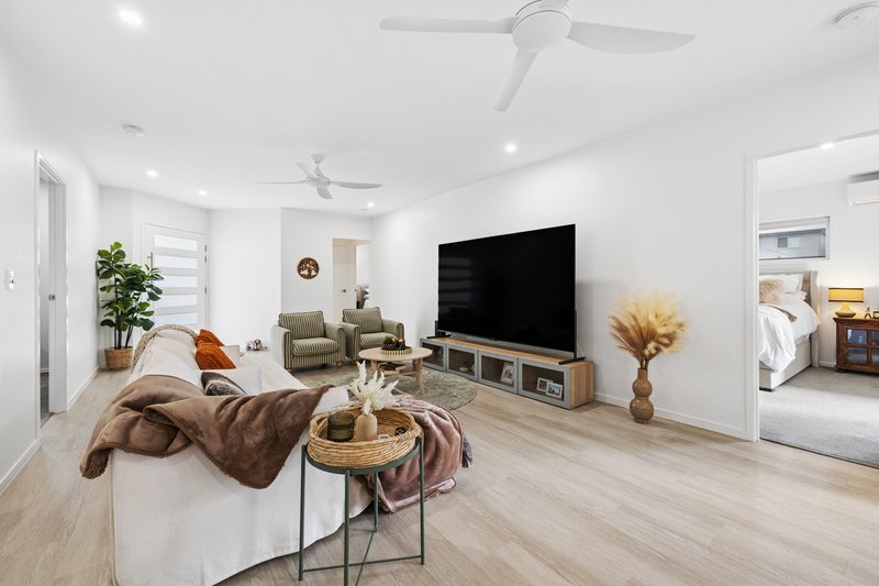 Photo - 37 Central Avenue, Scarborough QLD 4020 - Image 9