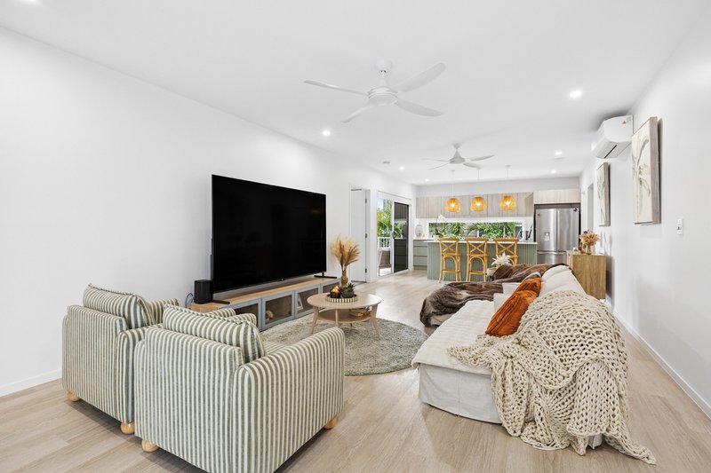 Photo - 37 Central Avenue, Scarborough QLD 4020 - Image 16