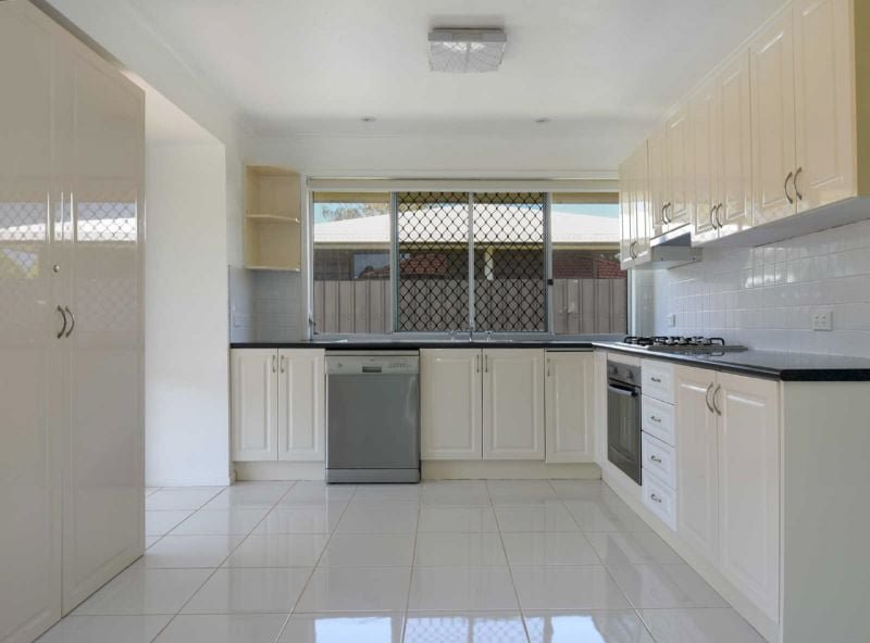 Photo - 37 Champagne Crescent, Wilsonton Heights QLD 4350 - Image 2