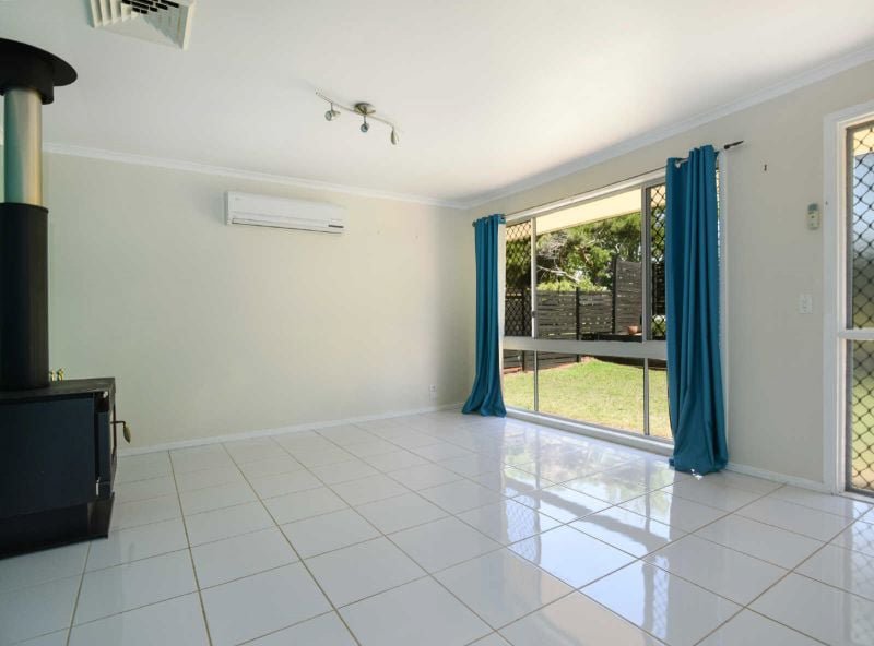 Photo - 37 Champagne Crescent, Wilsonton Heights QLD 4350 - Image 5