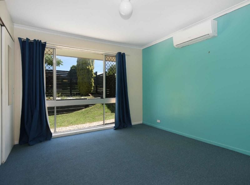 Photo - 37 Champagne Crescent, Wilsonton Heights QLD 4350 - Image 6