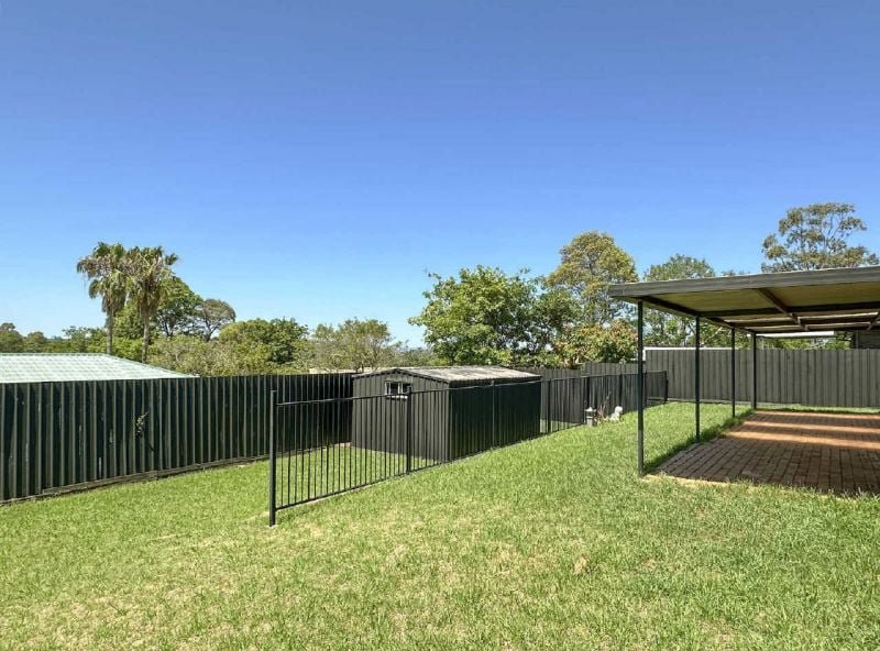 Photo - 37 Champagne Crescent, Wilsonton Heights QLD 4350 - Image 13