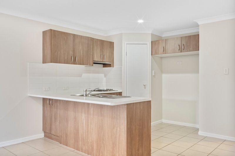 Photo - 37 Chanel Court, Wulkuraka QLD 4305 - Image 4