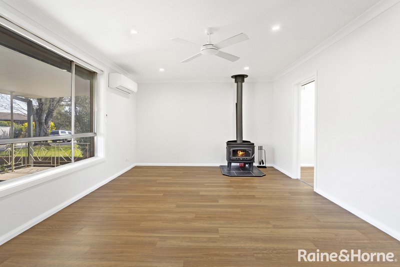 Photo - 37 Christopher Crescent, Karabar NSW 2620 - Image 2