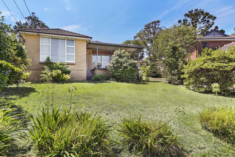 Photo - 37 Churchill Crescent, Allambie Heights NSW 2100 - Image 2