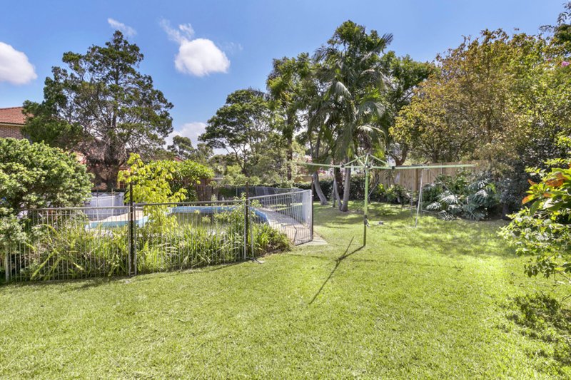 Photo - 37 Churchill Crescent, Allambie Heights NSW 2100 - Image 4