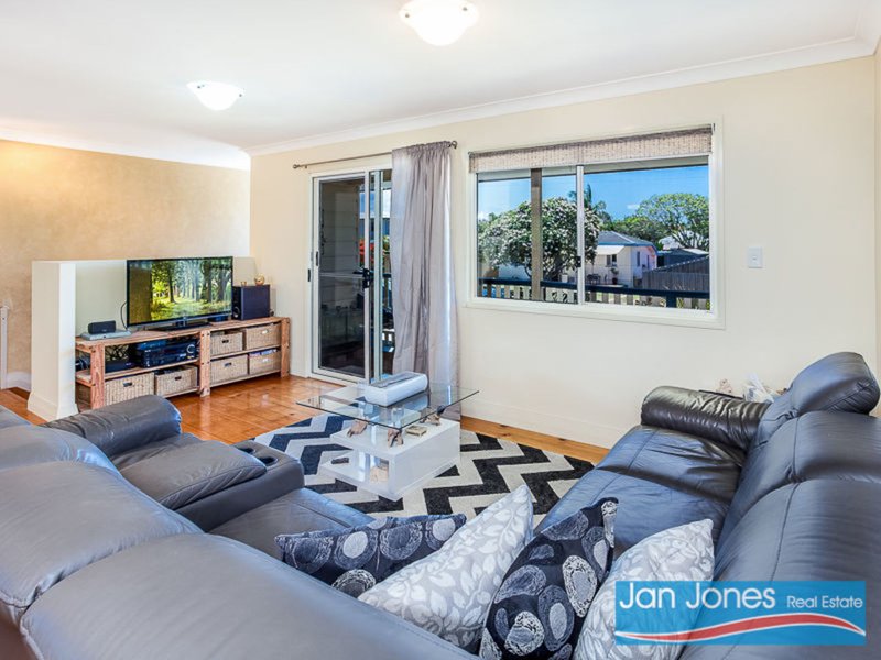 Photo - 37 Collins Street, Woody Point QLD 4019 - Image 4