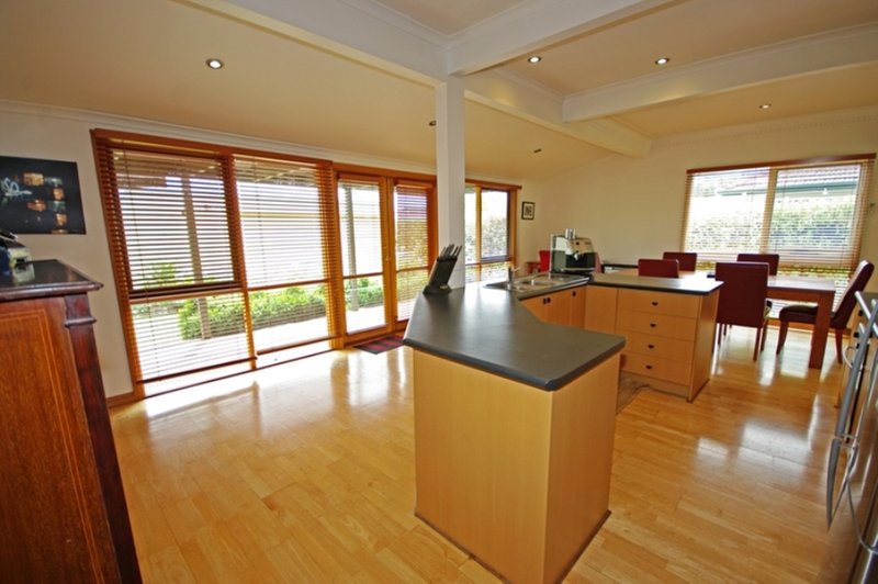 Photo - 37 Connie Street, Bentleigh East VIC 3165 - Image 4