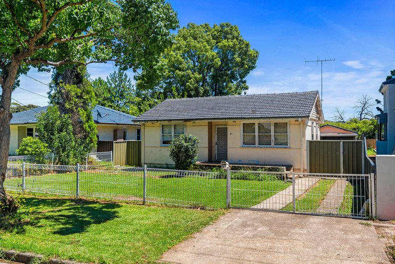 37 Cutcliffe Avenue, Regents Park NSW 2143