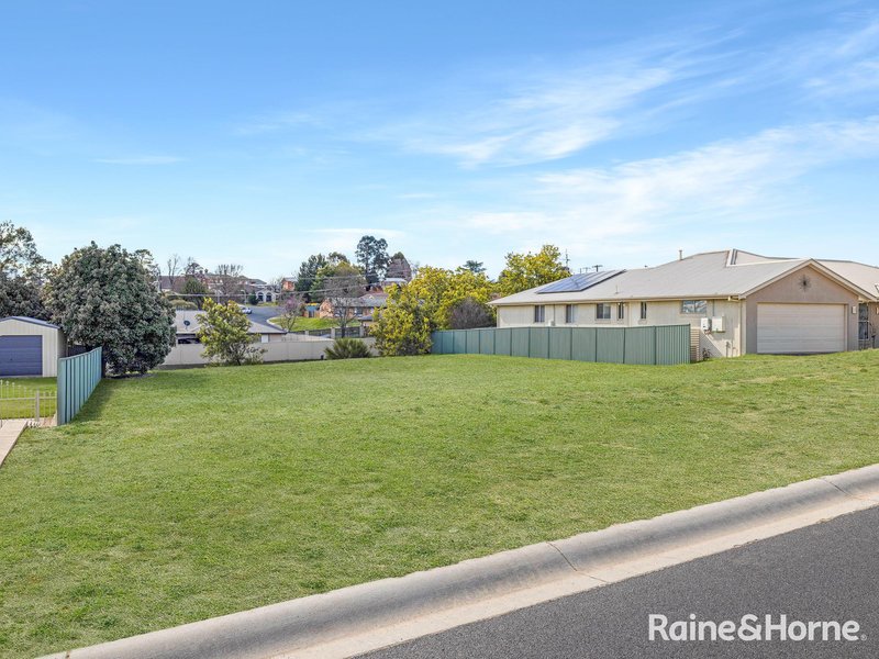 Photo - 37 Cypress Crescent, Kelso NSW 2795 - Image 2
