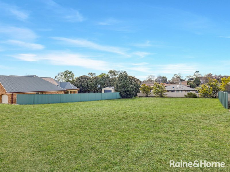 Photo - 37 Cypress Crescent, Kelso NSW 2795 - Image 3
