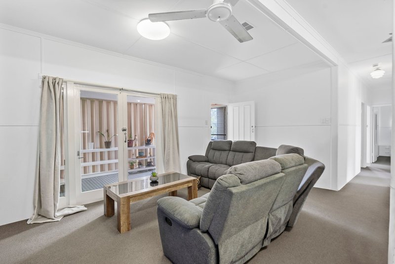 Photo - 37 Dell Street, Eastern Heights QLD 4305 - Image 3