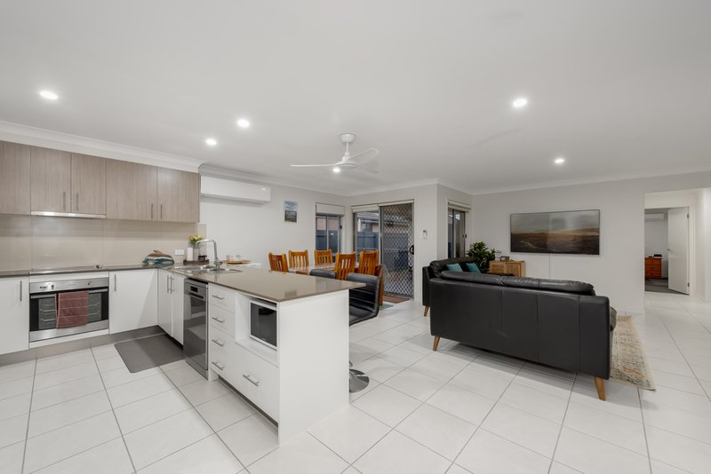 Photo - 37 Denham Circuit, Willow Vale QLD 4209 - Image 4