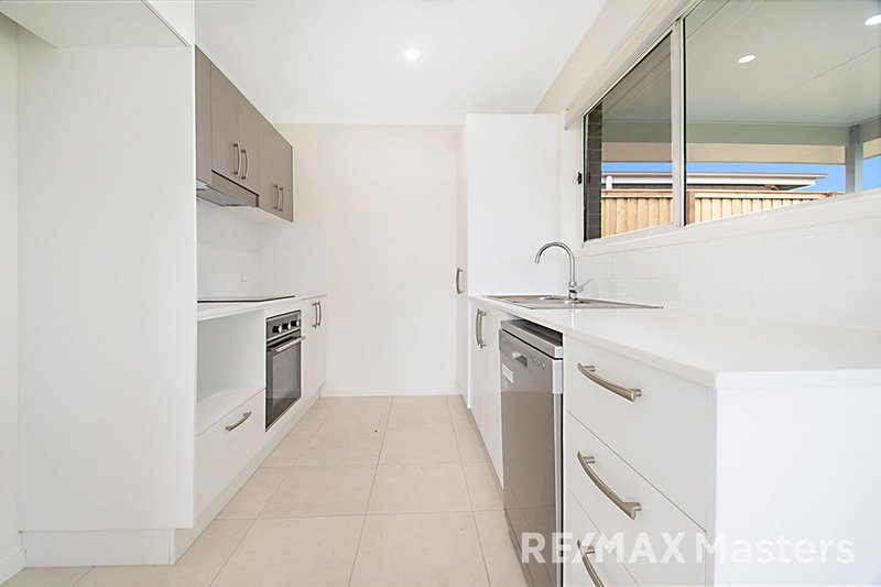 Photo - 37 Drysdale Cres , Bundamba QLD 4304 - Image 4