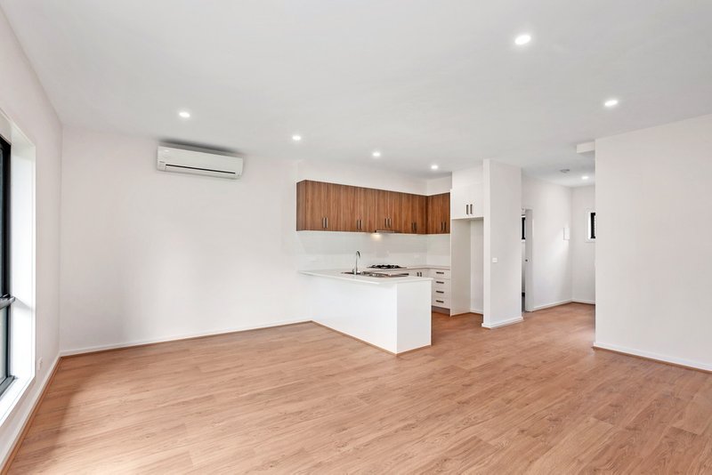 Photo - 3/7 Dundee Street, Reservoir VIC 3073 - Image 3