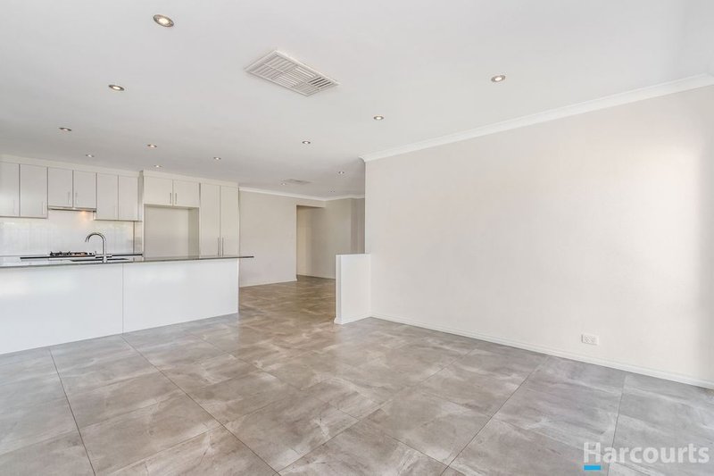 Photo - 37 Eastleigh Loop, Currambine WA 6028 - Image 4