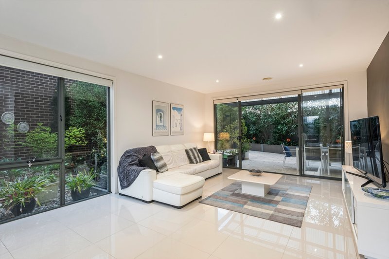 Photo - 37 Edgbaston Way, Mulgrave VIC 3170 - Image 4