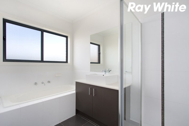 Photo - 37 Elderberry Way, Pakenham VIC 3810 - Image 10