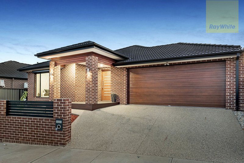 Photo - 37 Escapade Boulevard, Craigieburn VIC 3064 - Image 2