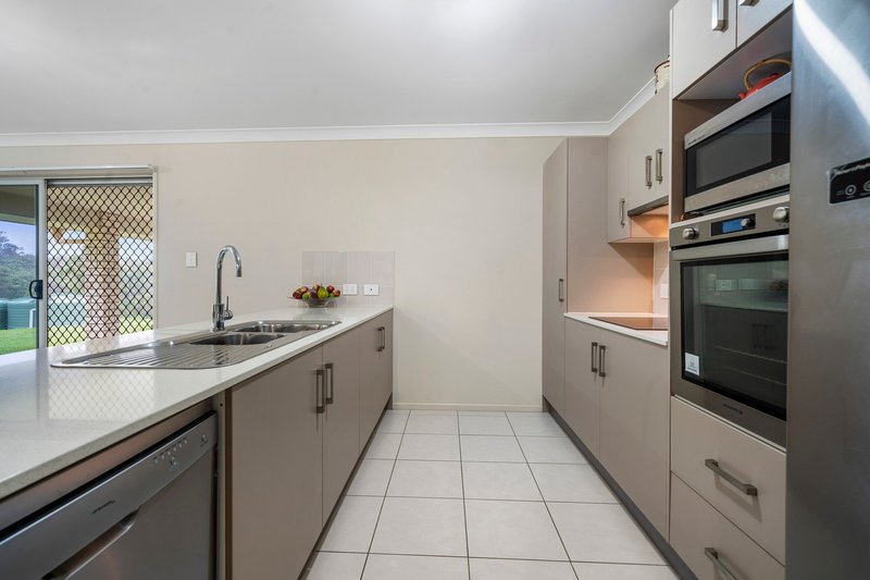 Photo - 37 Essex Court, Mount Hallen QLD 4312 - Image 5