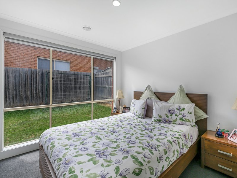 Photo - 37 Eureka Crescent, Narre Warren South VIC 3805 - Image 9