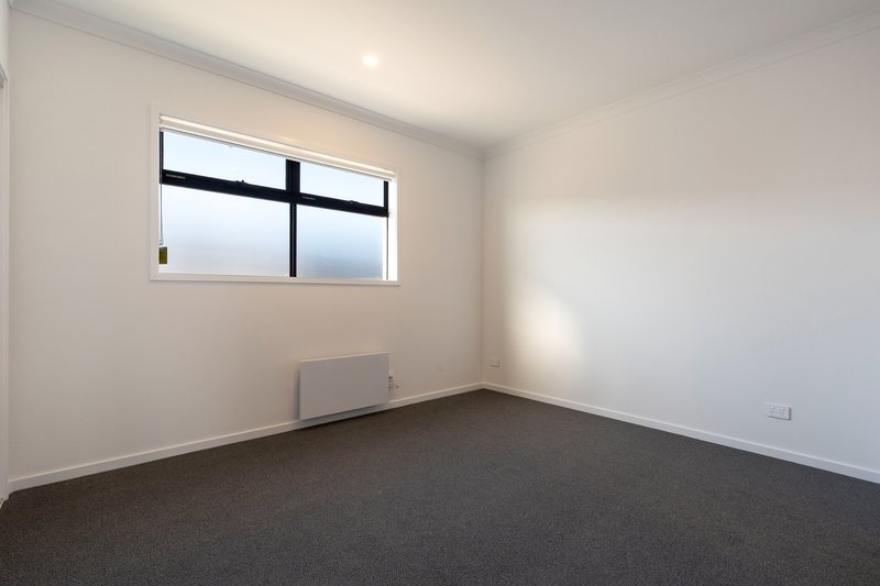 Photo - 37 Fairywren Road, Mickleham VIC 3064 - Image 11